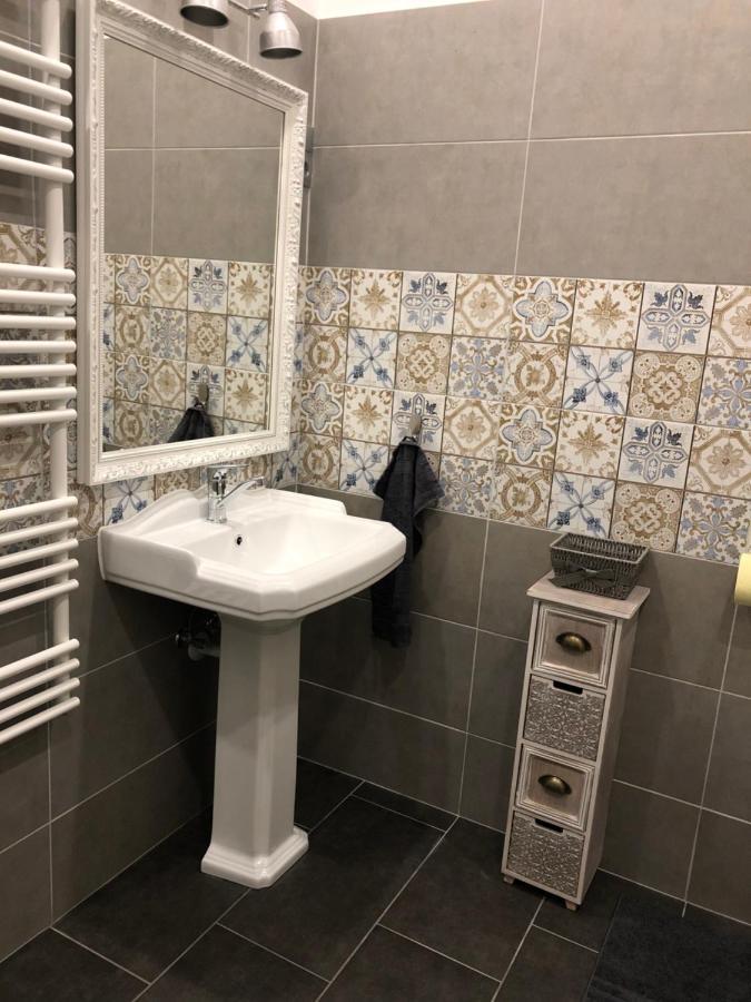 Katus Apartman Lägenhet Eger Exteriör bild