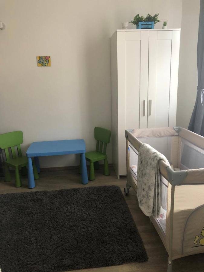 Katus Apartman Lägenhet Eger Exteriör bild