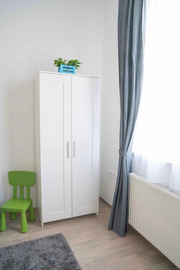 Katus Apartman Lägenhet Eger Exteriör bild