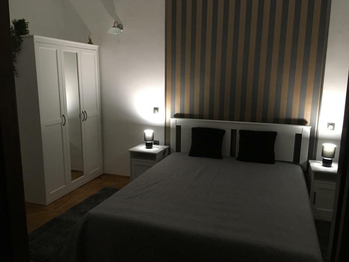 Katus Apartman Lägenhet Eger Exteriör bild