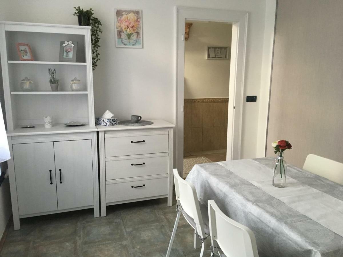 Katus Apartman Lägenhet Eger Exteriör bild
