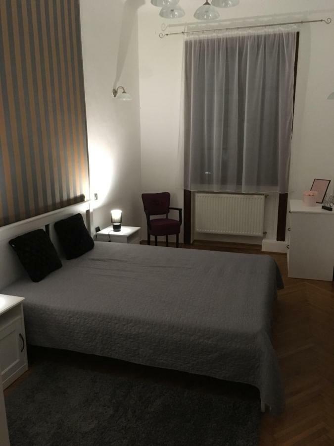 Katus Apartman Lägenhet Eger Exteriör bild