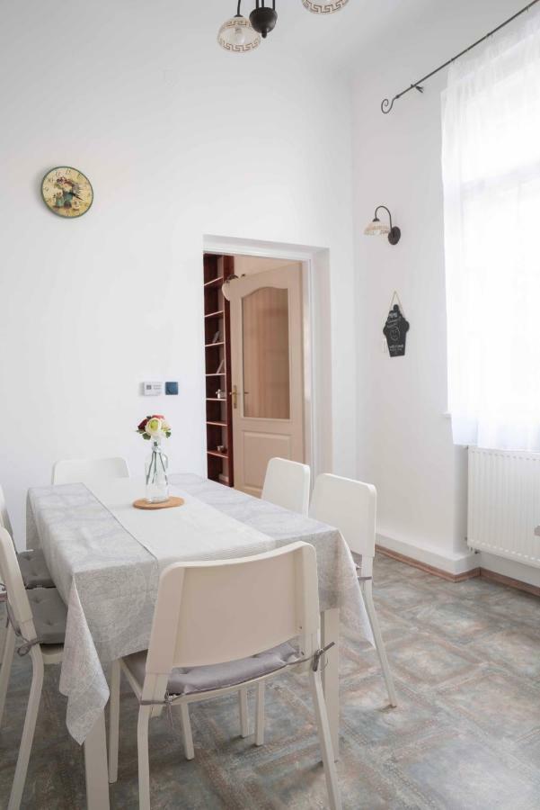 Katus Apartman Lägenhet Eger Exteriör bild